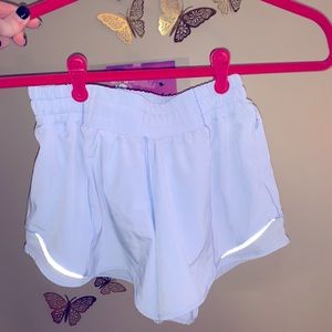 Lululemon 4- Daydream Hotty-Hots! 4 in inseam!🤍🤍